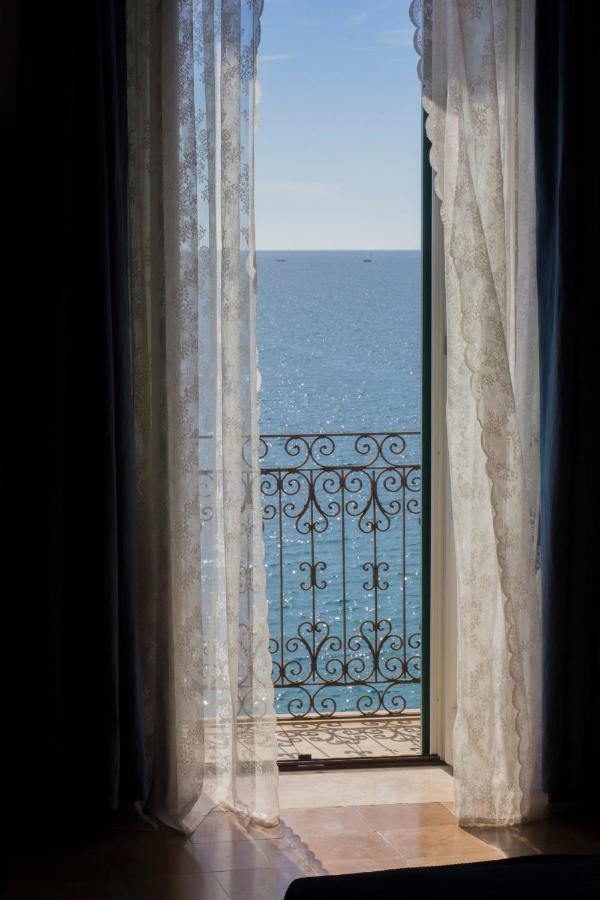 B&B Le Finestre Sul Mare 塔兰托 外观 照片