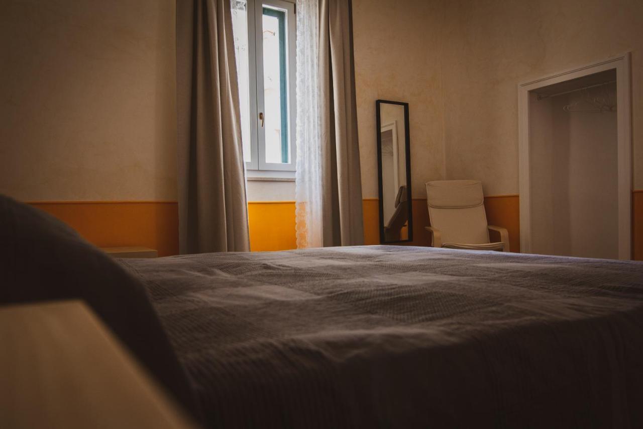 B&B Le Finestre Sul Mare 塔兰托 外观 照片