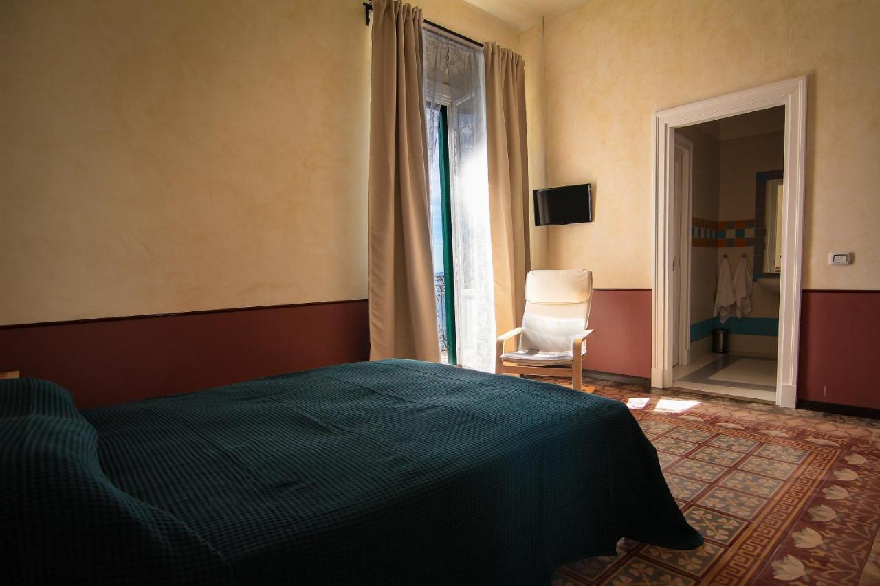 B&B Le Finestre Sul Mare 塔兰托 外观 照片